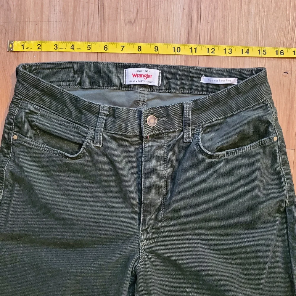 Wrangler | Women's 70s Cowgirl Flares - Picture 5 of 7